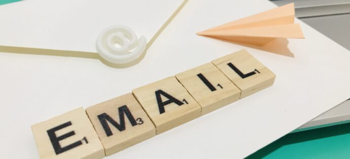 Adrese e-mail pentru avize